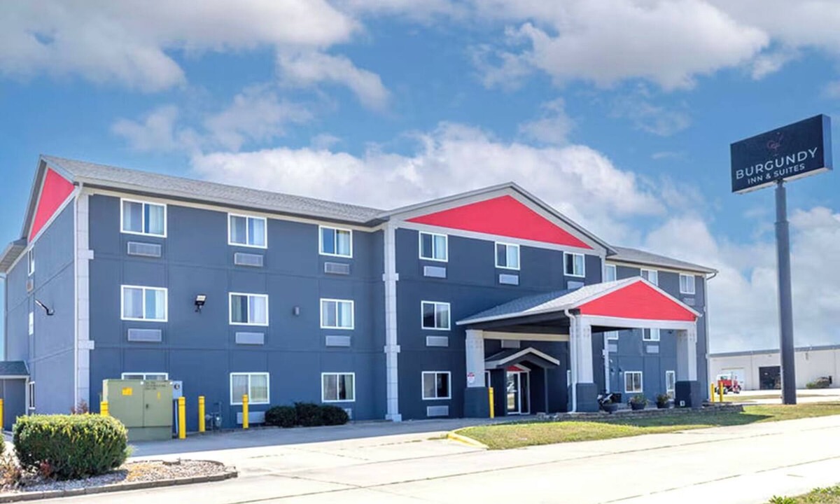 El Paso Hotel | Adventure Between Cities | Affordable El Paso Comfort Near Peoria | 3 Units