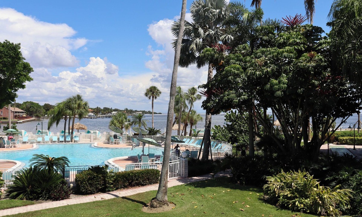Pinellas Point Hotel | Adventure & Relaxation Meet | Enjoy Sunset Cruises & Coastal Activities
