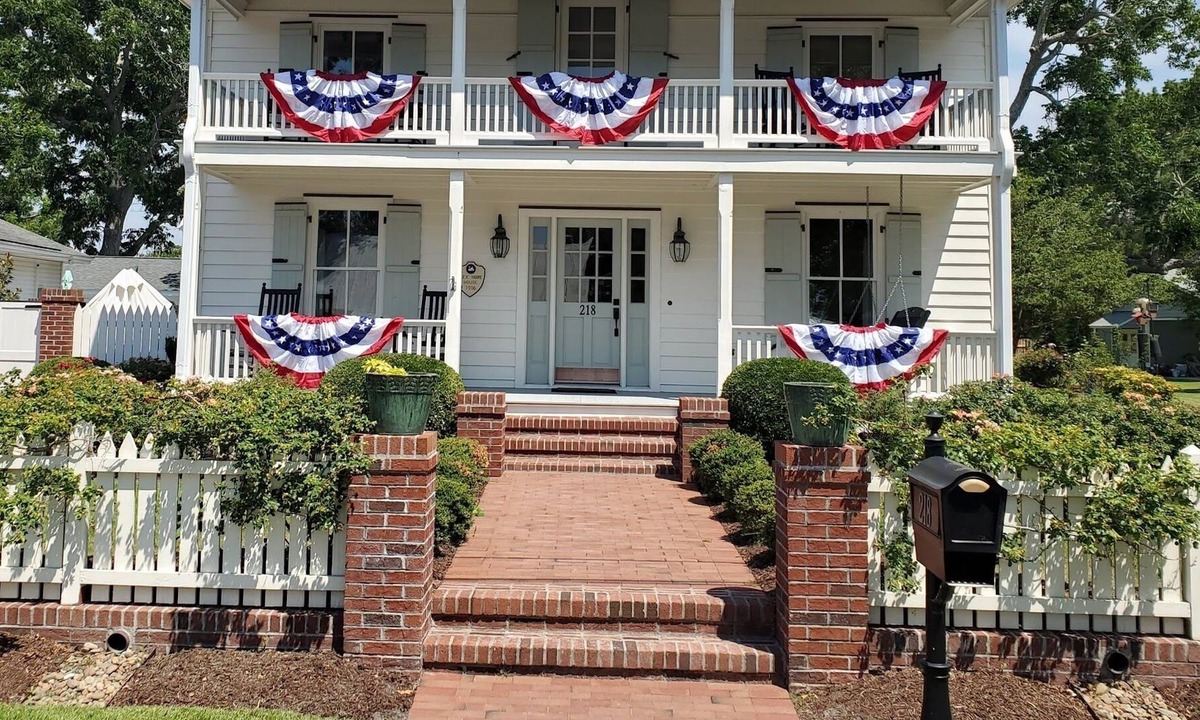 Swansboro House | Alex Moore House - Historic Swansboro, Historic Home - What Could Be Finer!