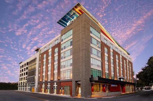 Yamacraw Village Hotel | Aloft by Marriott Savannah Downtown Historic District