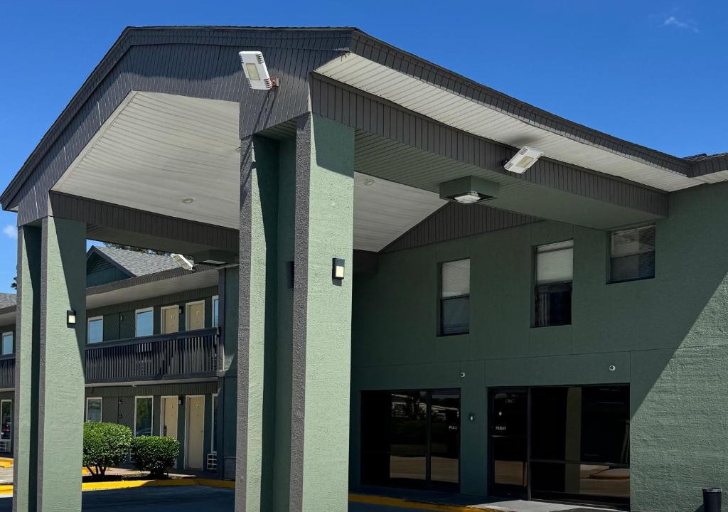 Fleming Hotel | Americas Best Inn - Savannah I-95