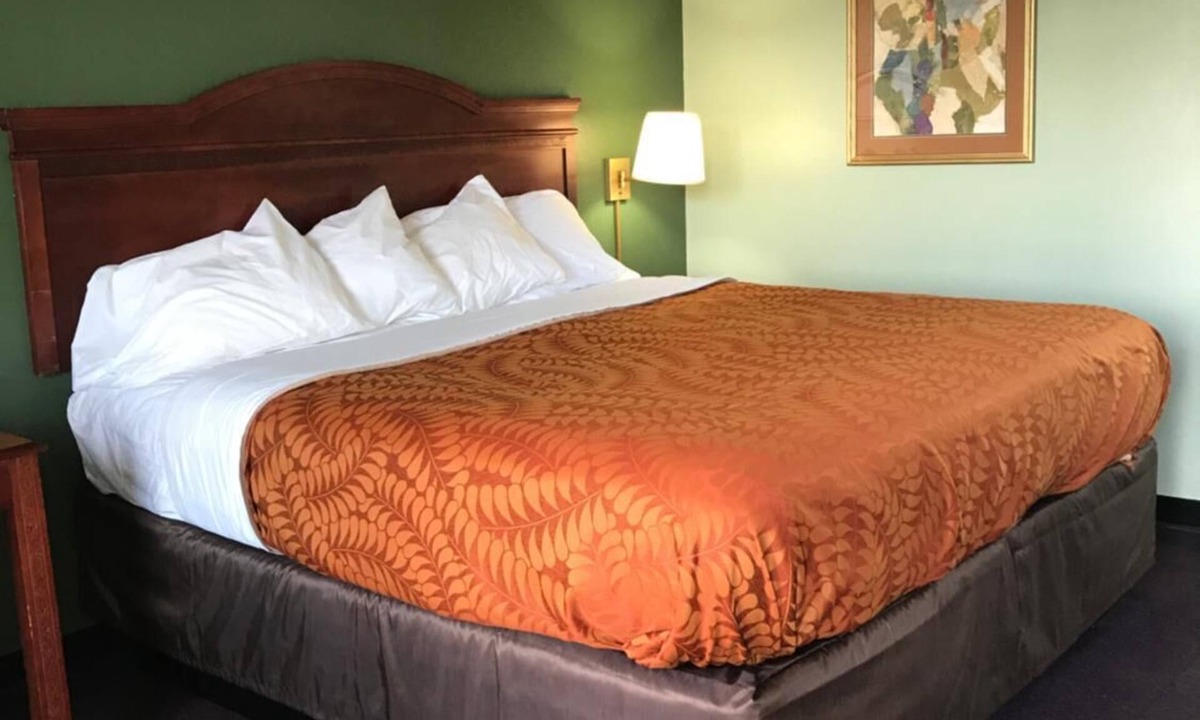 Manchester Hotel | Americas Best Value Inn Manchester, TN