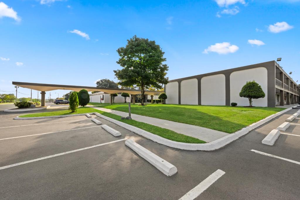 Wilson Hotel | Americas Best Value Inn - Wilson