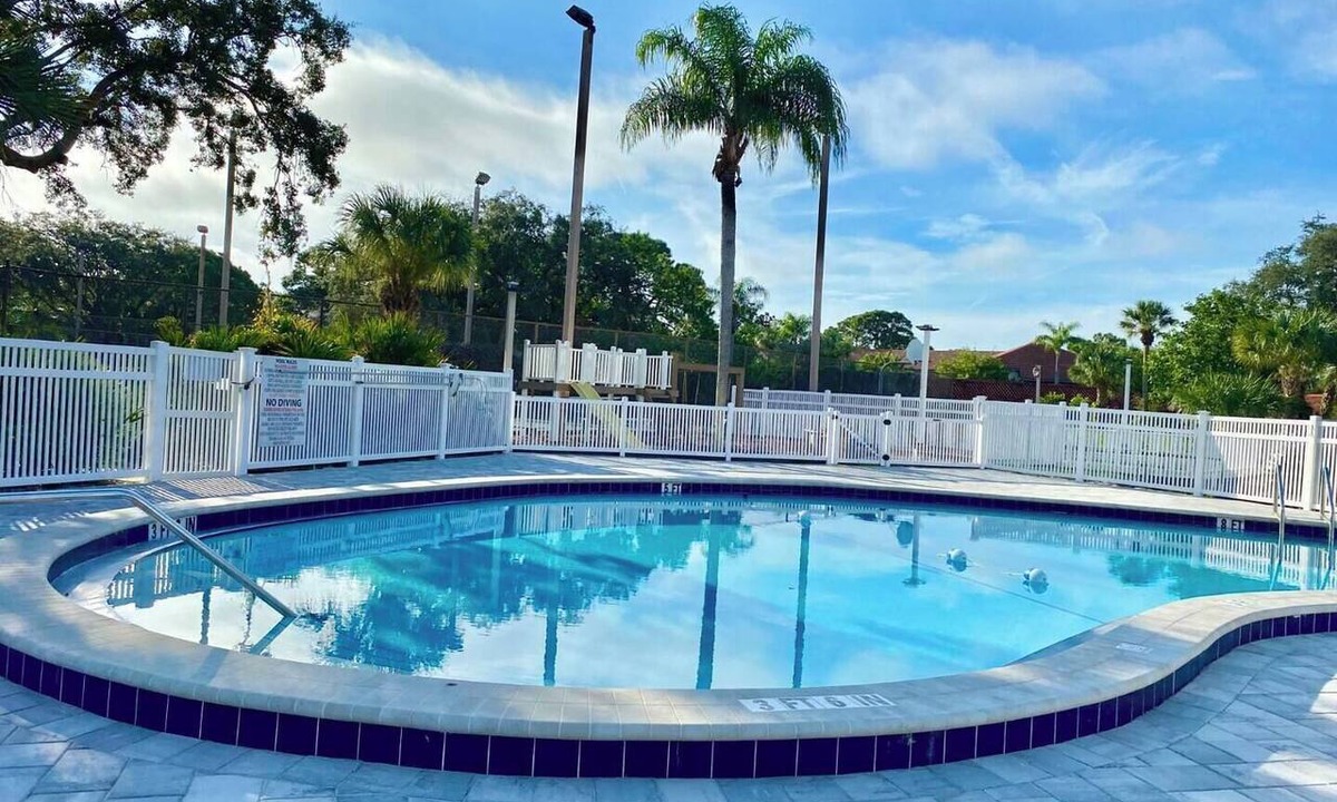 Trailer Estates Condo | AMI, 2 Heated Pools, IMG, 2 hot tubs, Pickleball.