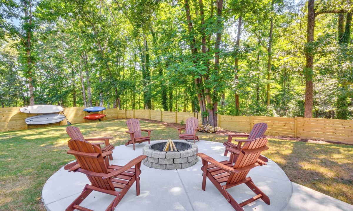 Anderson House | Anderson Retreat: Private Hot Tub & Kayaks!