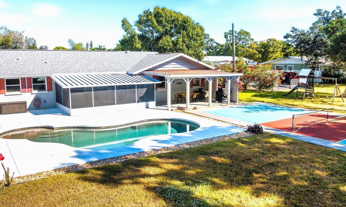 Bradenton House | Anna Maria Escape | Pool, Pickleball & Family Home