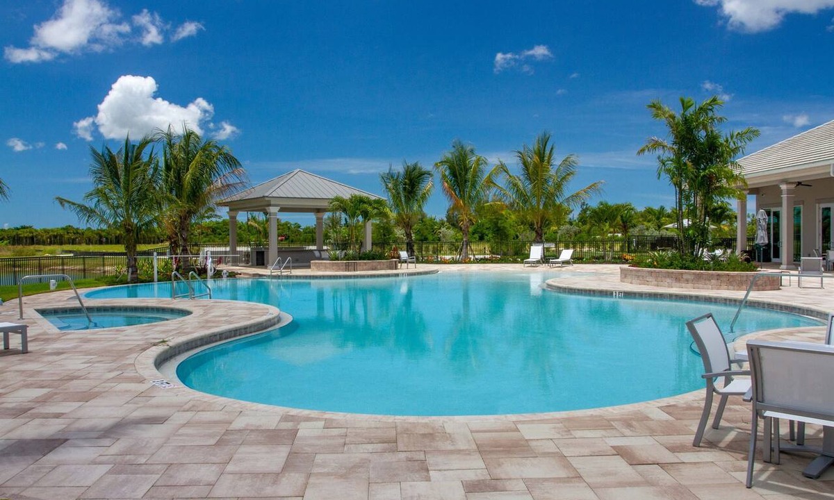 Naples Condo | Antilles Coach Home Minutes from Marco Is.
