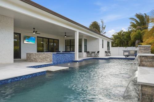 Bradenton House | ⚓Aqua Luxe Escape! Brand new luxury pool home!⚓