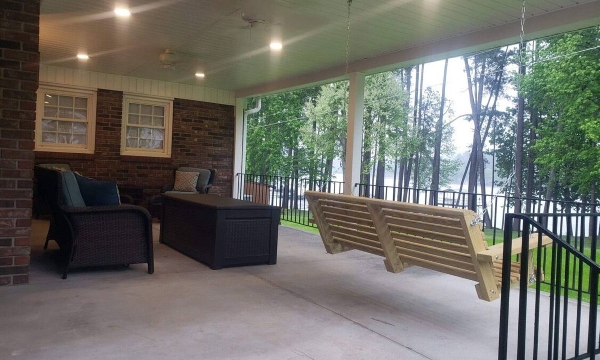 Northlake House | Arcadia Dr 3 King Beds Lakefront Escape