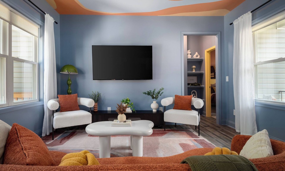 Raleigh House | Artsy Spring Bloom Vibe – Garage Gym & Game Room – Relax N Raleigh