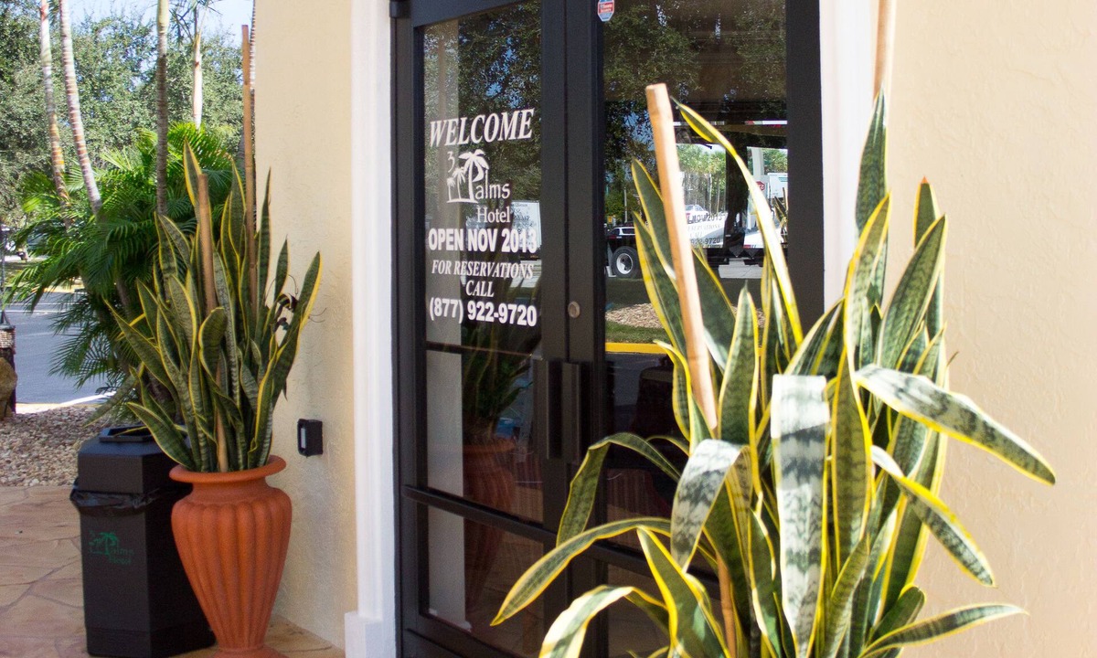 Fort Pierce Hotel | At Home Inn