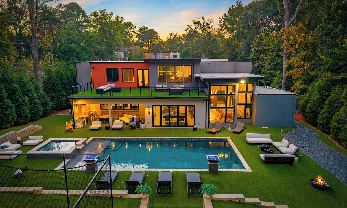 North Decatur House | Atlanta Modern | Pool, Hot Tub & Basketball Court