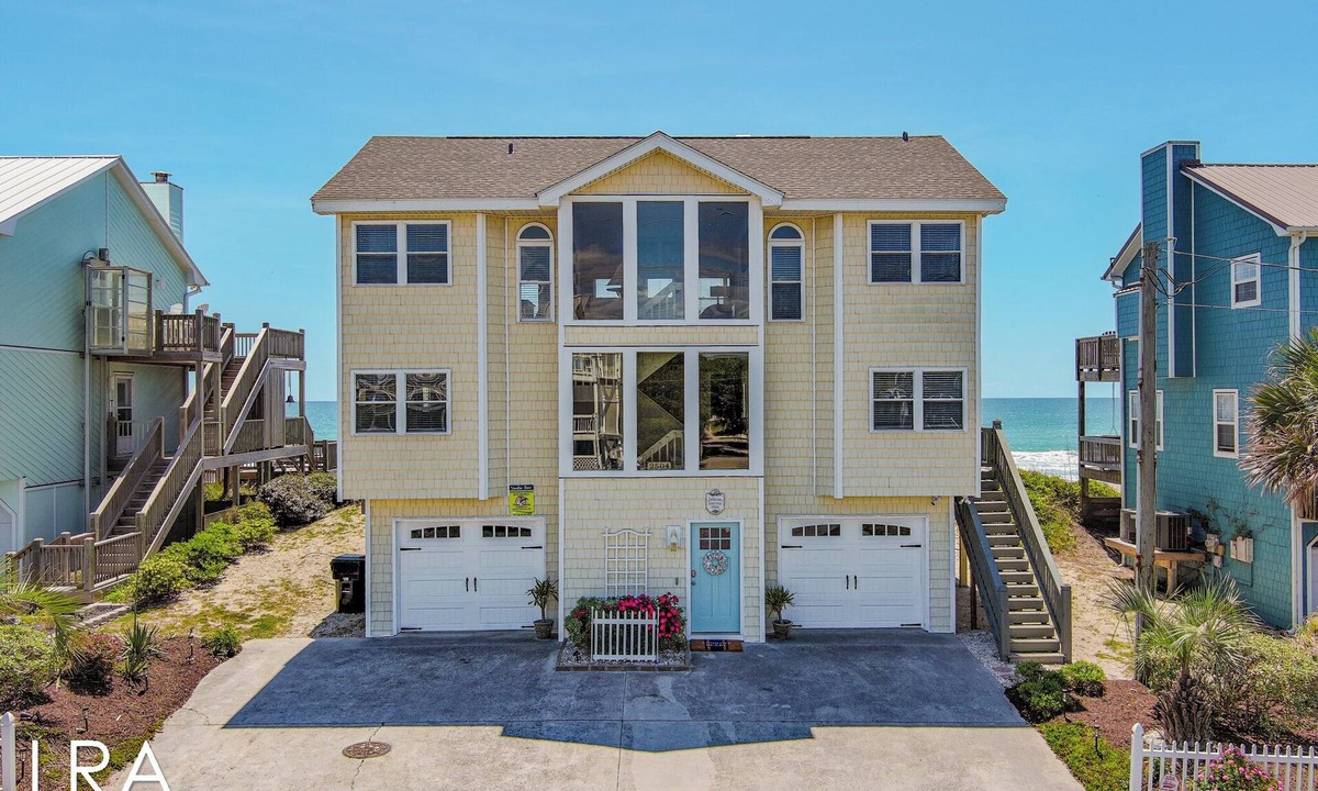 Surf City House | Audrey’s Pearl: Chic Beachfront Retreat