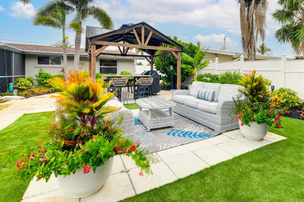 Whitney Beach House | Backyard Oasis! Waterfront Haven in Bradenton