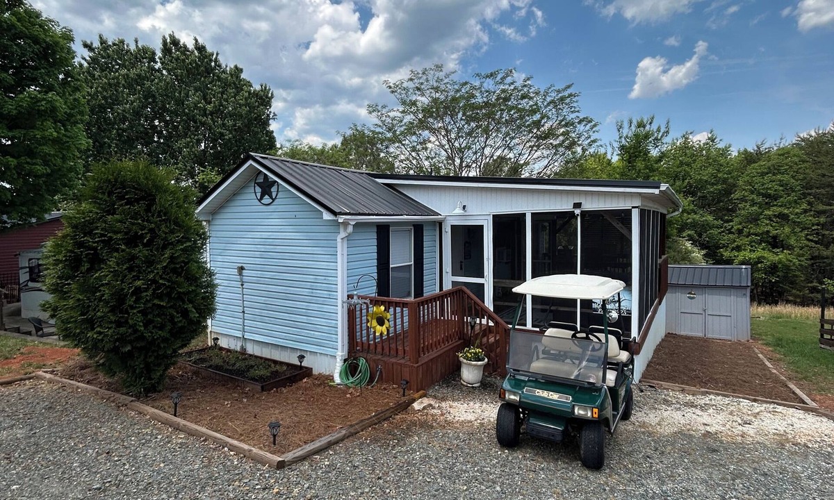 New London House | Badin Shores Resort Tiny Home - Pool, Beach, Porch w/TV - Includes Golf Cart