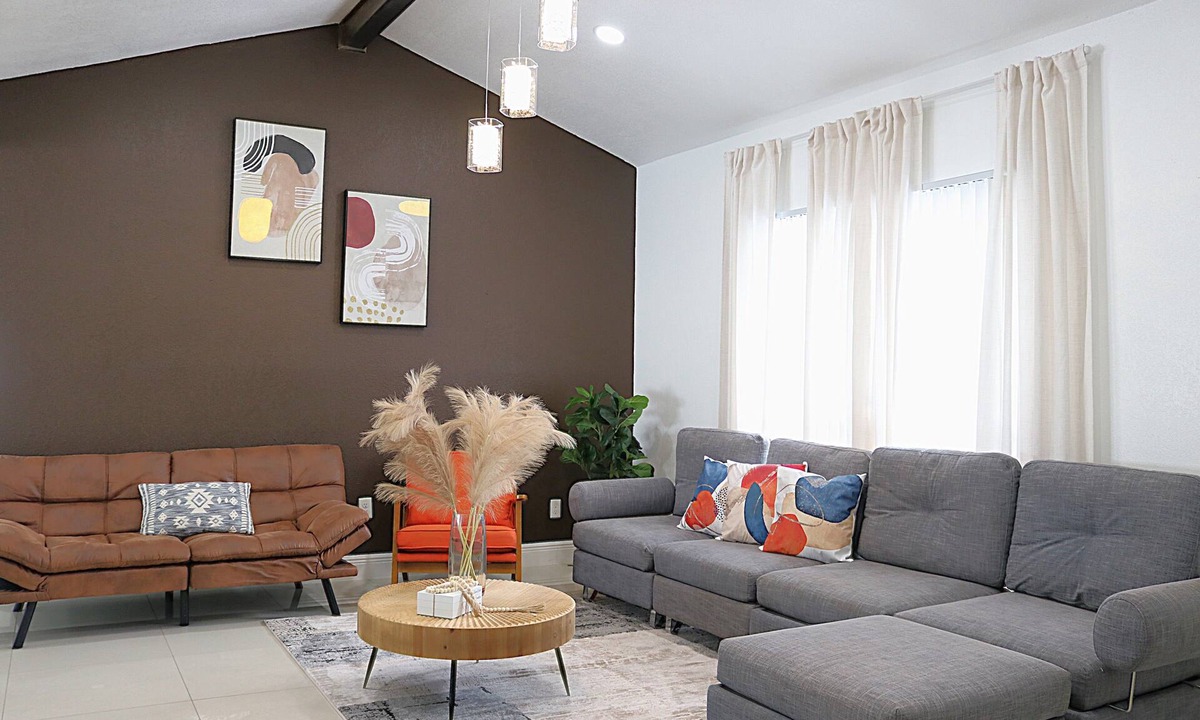 Bearss Plaza House | Bay House Getaway