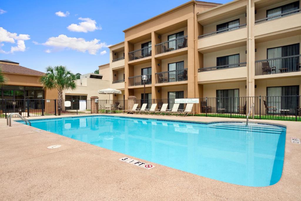 Seven Oaks Hotel | Baymont by Wyndham Columbia Northwest