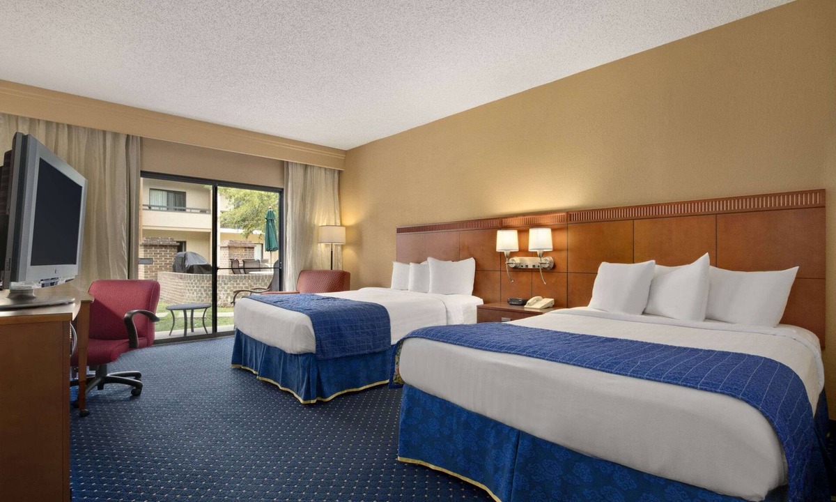St. Andrews Hotel | Baymont by Wyndham Columbia Northwest
