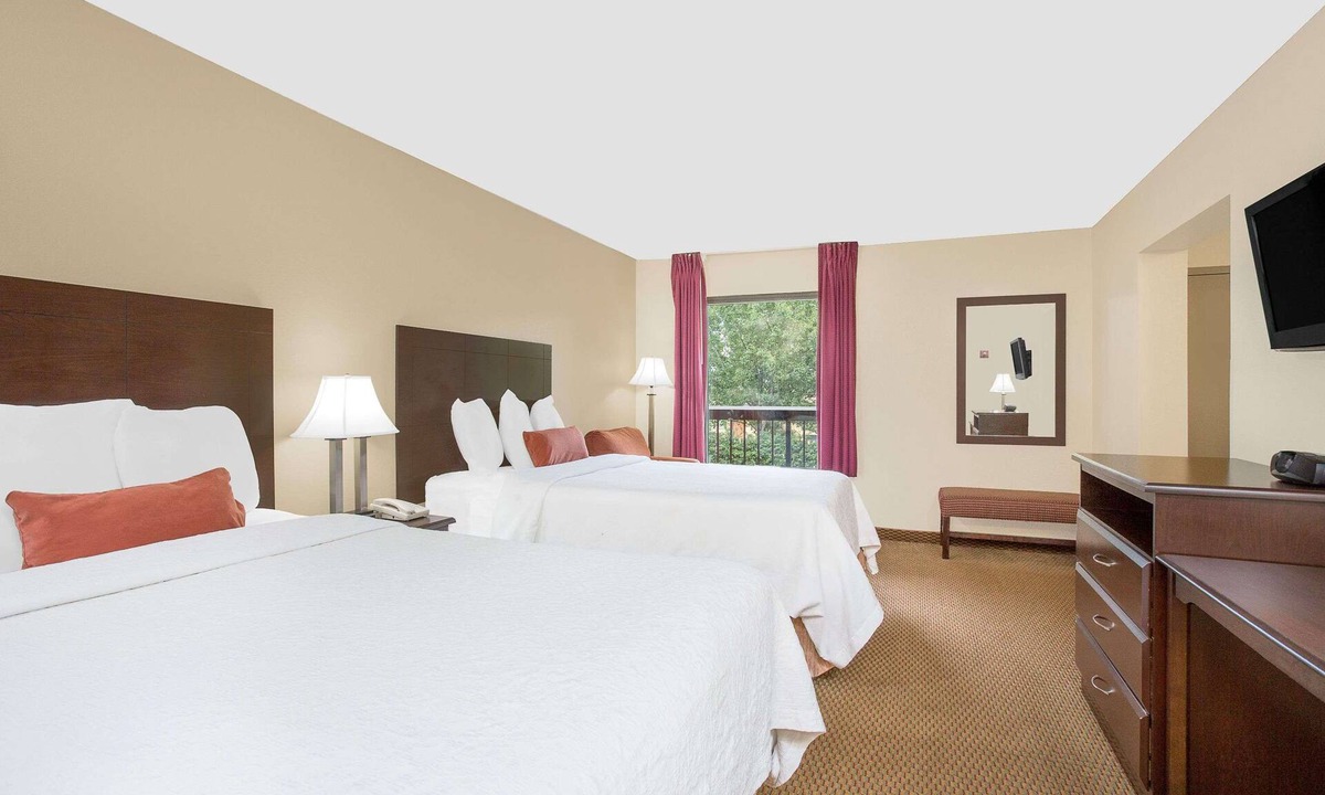 Greenville Hotel | Baymont by Wyndham Greenville