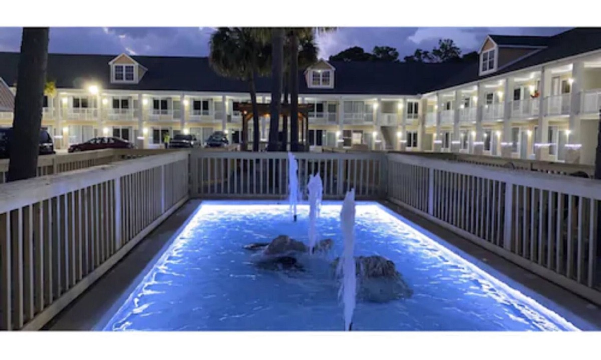 Pawleys Island Hotel | Baymont by Wyndham Pawleys Island
