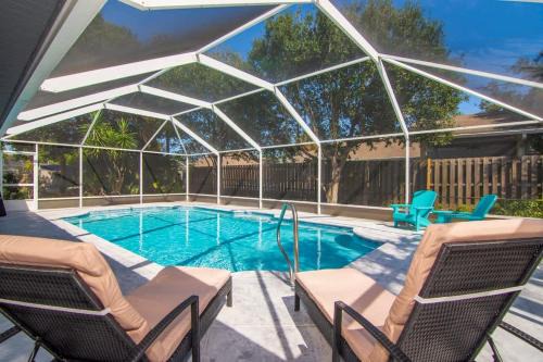 Sebastian Highlands House | Beach Getaway - Private Heated Pool & 2 King Beds