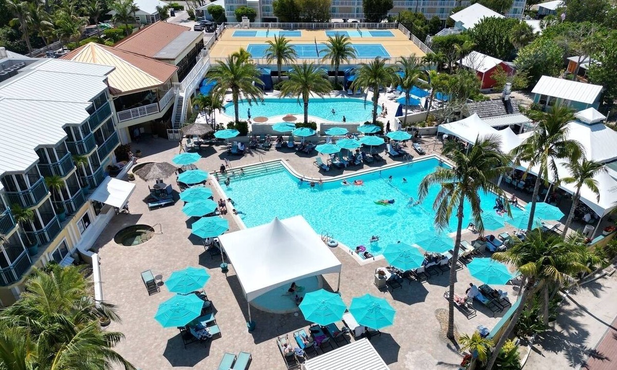 Captiva Hotel | Beach View 1BR Cottage | 2 Onsite Pool | Marina | Sea Kayak Adventure