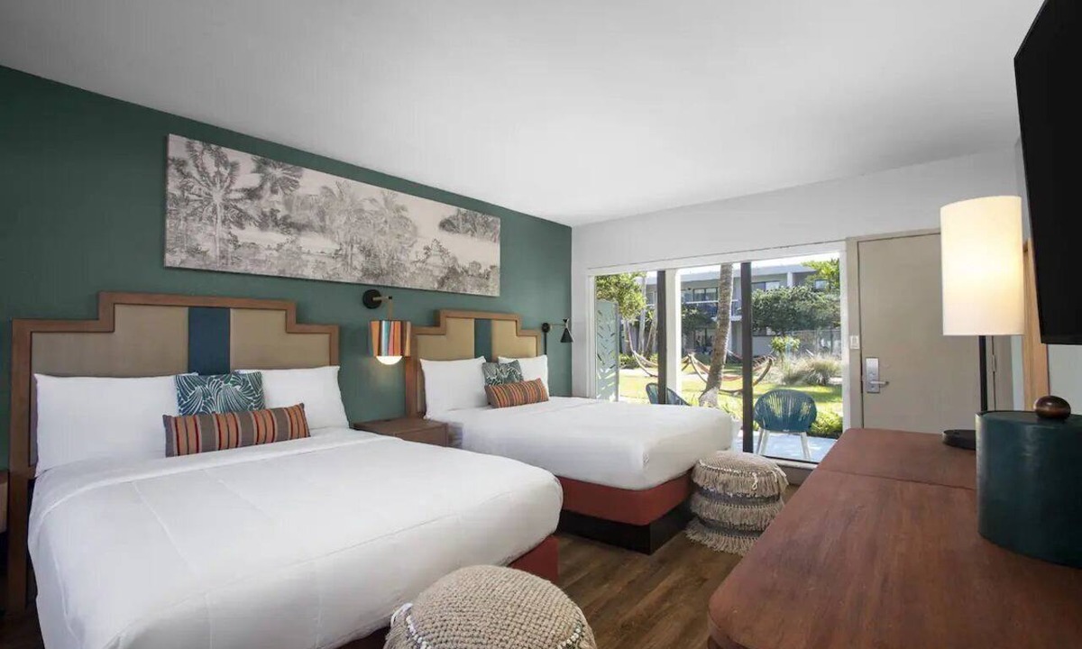 St. Pete Beach Hotel | Beachcomber Courtyard Queen near Jimmy B's Beach Bar