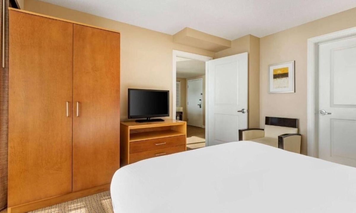 Northeast Virginia Beach Hotel | Beachfront Family Retreat with Full Amenities for Relaxing Getaways