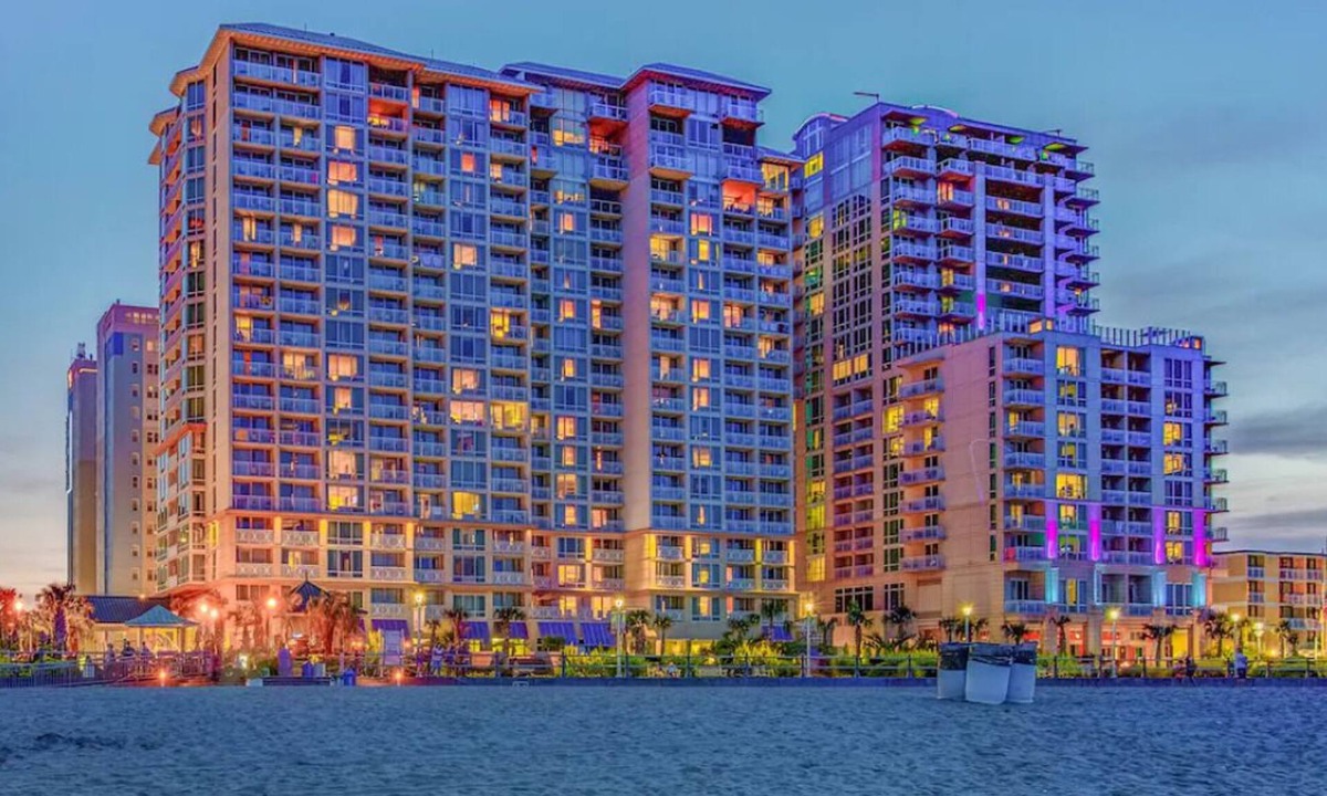 Northeast Virginia Beach Hotel | Beachside 4-Room Suite – Comfort, Fun & Family Memories