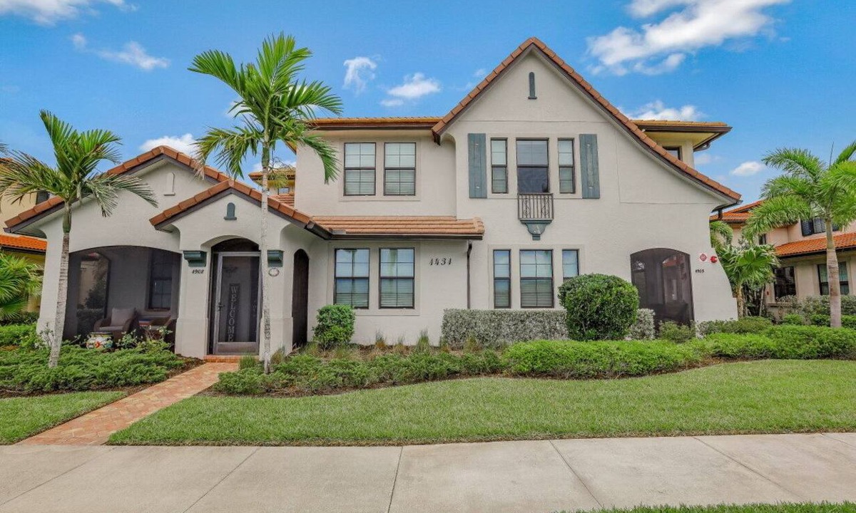 Naples Condo | Beachy Condo in Artesia | Pool, Gym & Pickleball