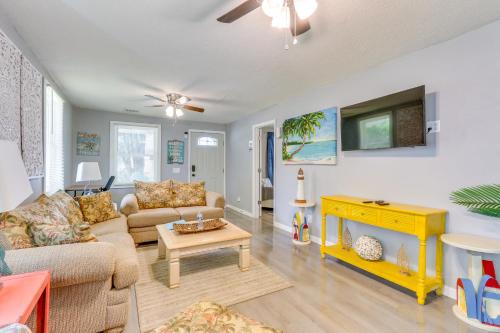Northwest Quadrant House | Beachy Home in Heart of Beaufort w/Pool Access