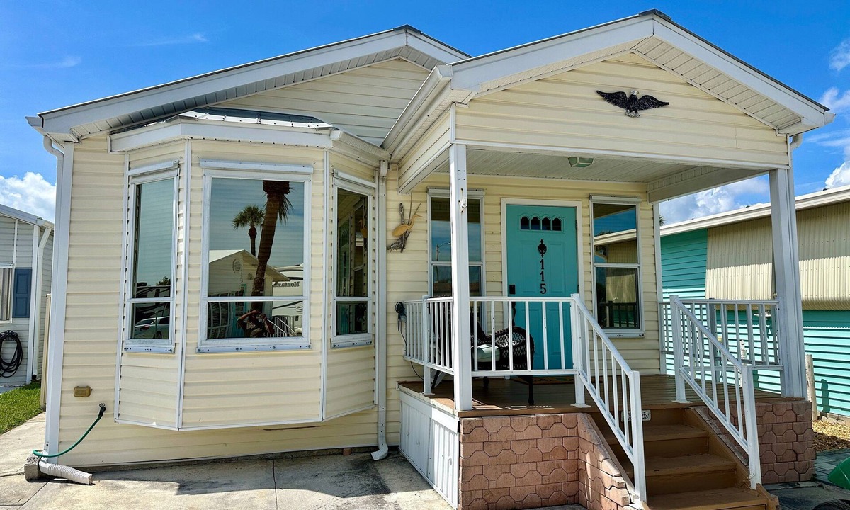 Nettles Island House | Beachy Keen 2 bed, 2 bath home