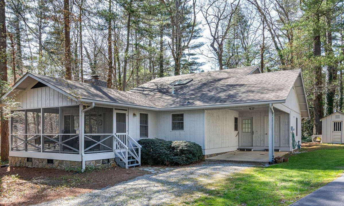 Flat Rock House | Bears` Lodge at Bonclarken