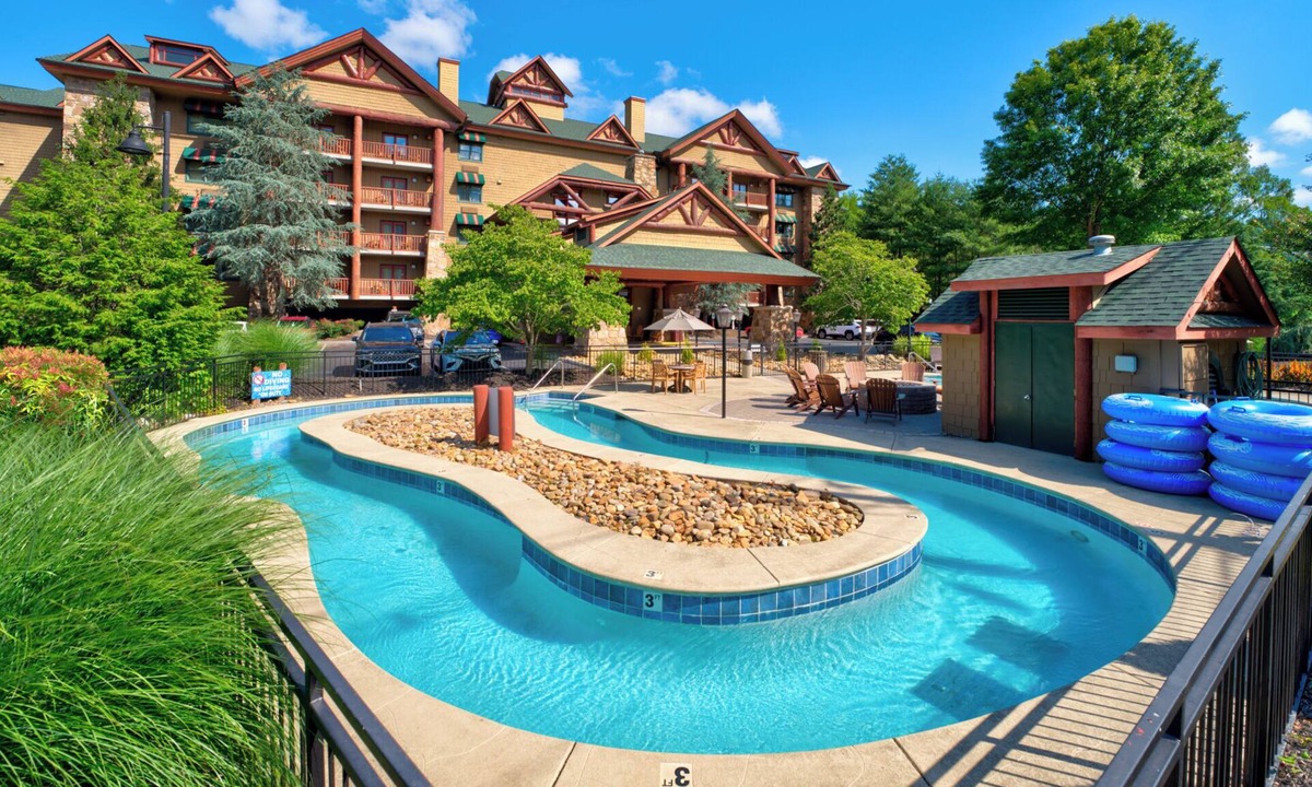 Gatlinburg Hotel | Bearskin Lodge on the River