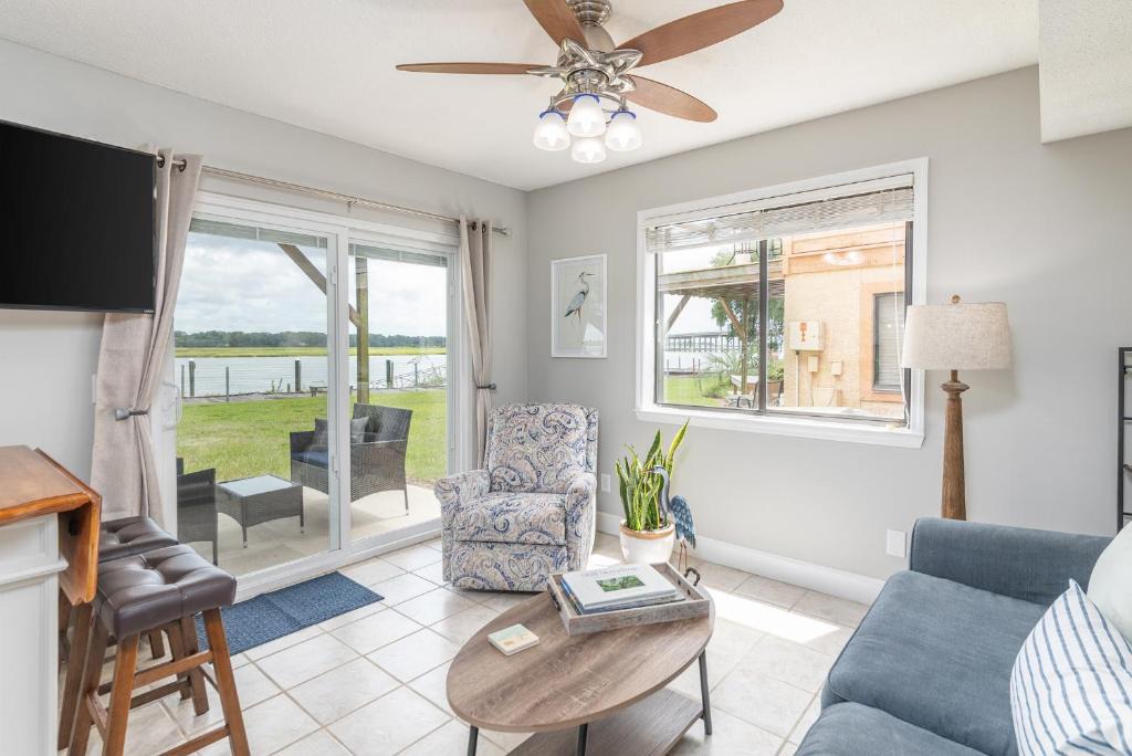 Beaufort Apartment | Beaufort's Blue Heron Hideaway on Battery Creek