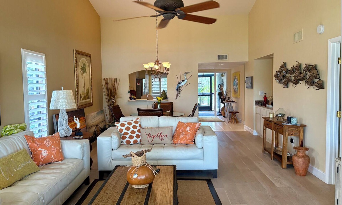 Kings Lake Condo | Beautiful 2nd Floor 2 bedroom condo with lovely lake views.Cozy & Well equipped