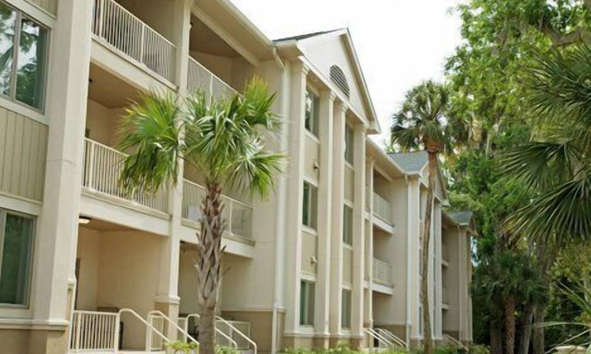 North Forest Beach Apartment | Beautiful 3 bedroom unit at resort, sleeps 10