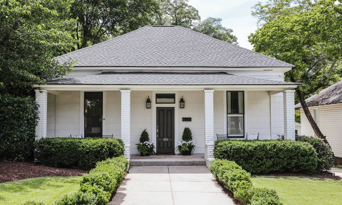 Athens House | Beautiful 3Bed, 3Bath 5 points home with short walk to UGA 🏈, ⚾️, 🎾 stadiums.