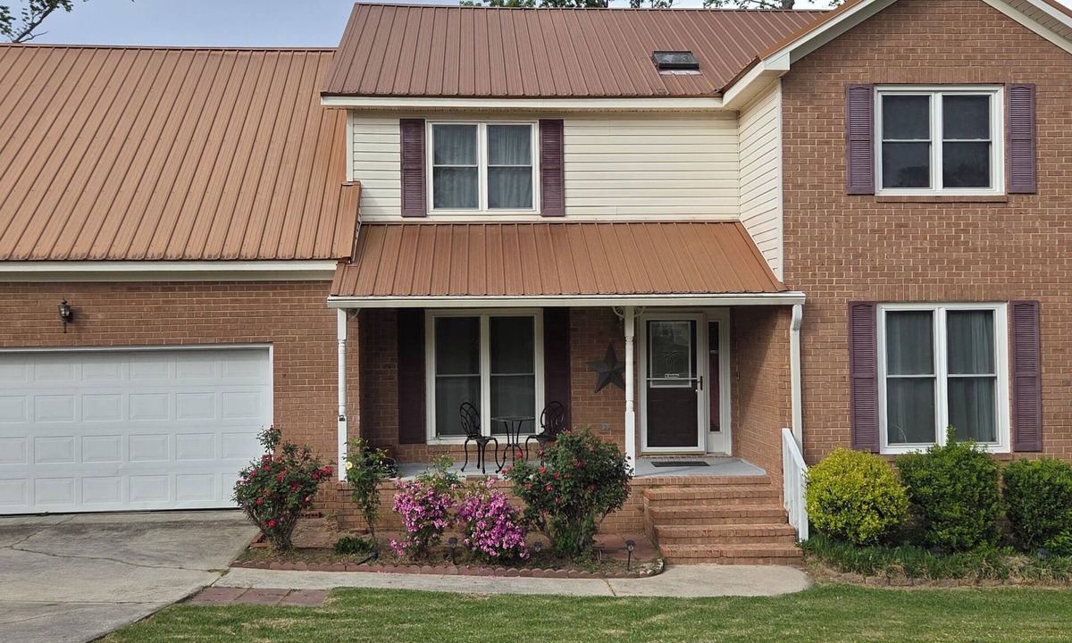 Evans House | Beautiful 4BR/3BA Fully Furnished Home in Quiet Neighborhood