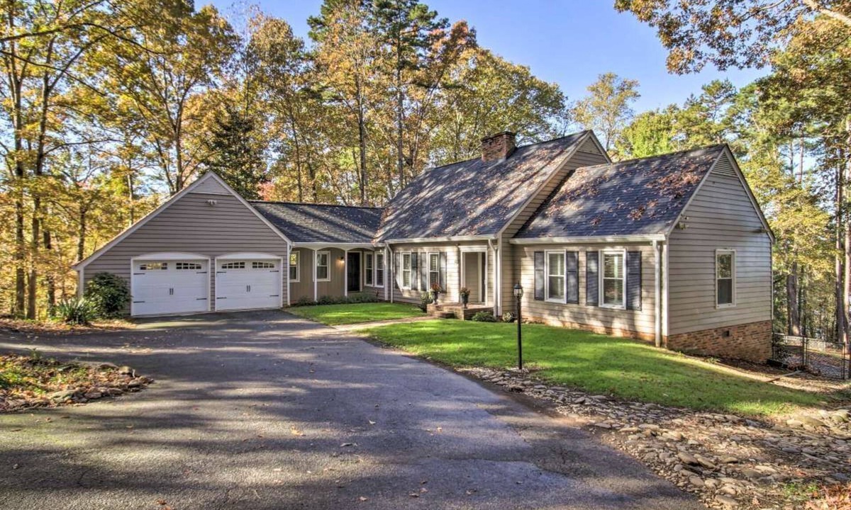 Northlake House | Beautiful 5 Acre Lakefront Private Retreat w/Boat Dock, Hot Tub, 5 Bdrm/5 bath