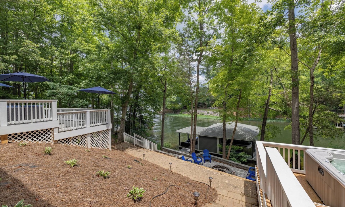 Macon House | Beautiful Deep Water - Hot Tub, Fire Pit, Boathouse on Lake Gaston! Exceptional!