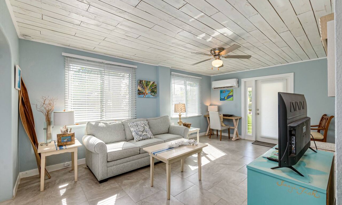 Melbourne Beach Apartment | Beautiful downtown Melbourne Beach renovated apartment one block from the beach!