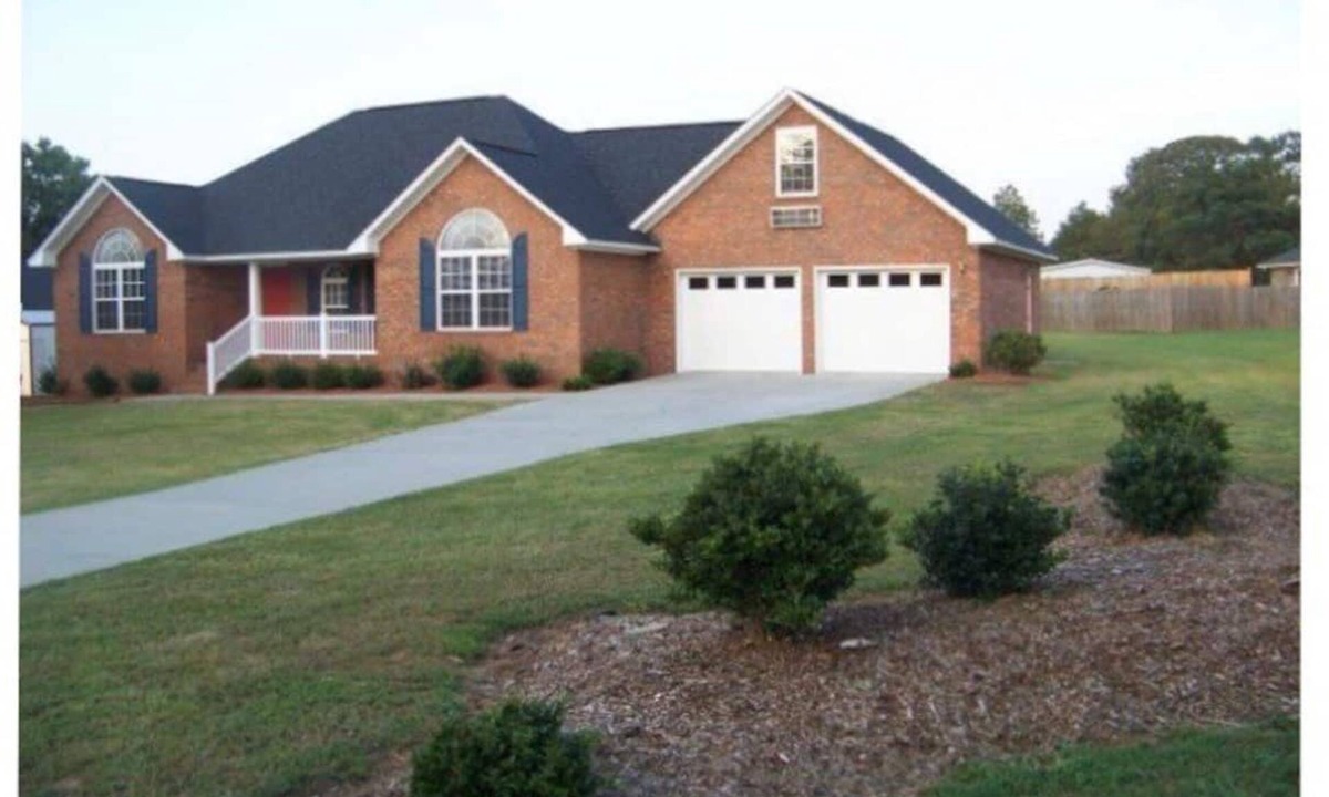 Oakland House | Beautiful Home Near Shaw AFB