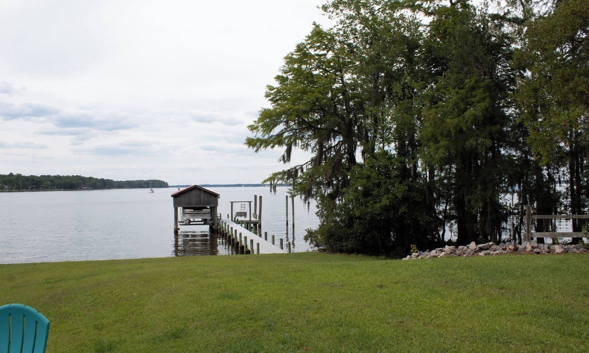 Pinetown House | Beautiful home on Blounts Bay ready for your next family vacation