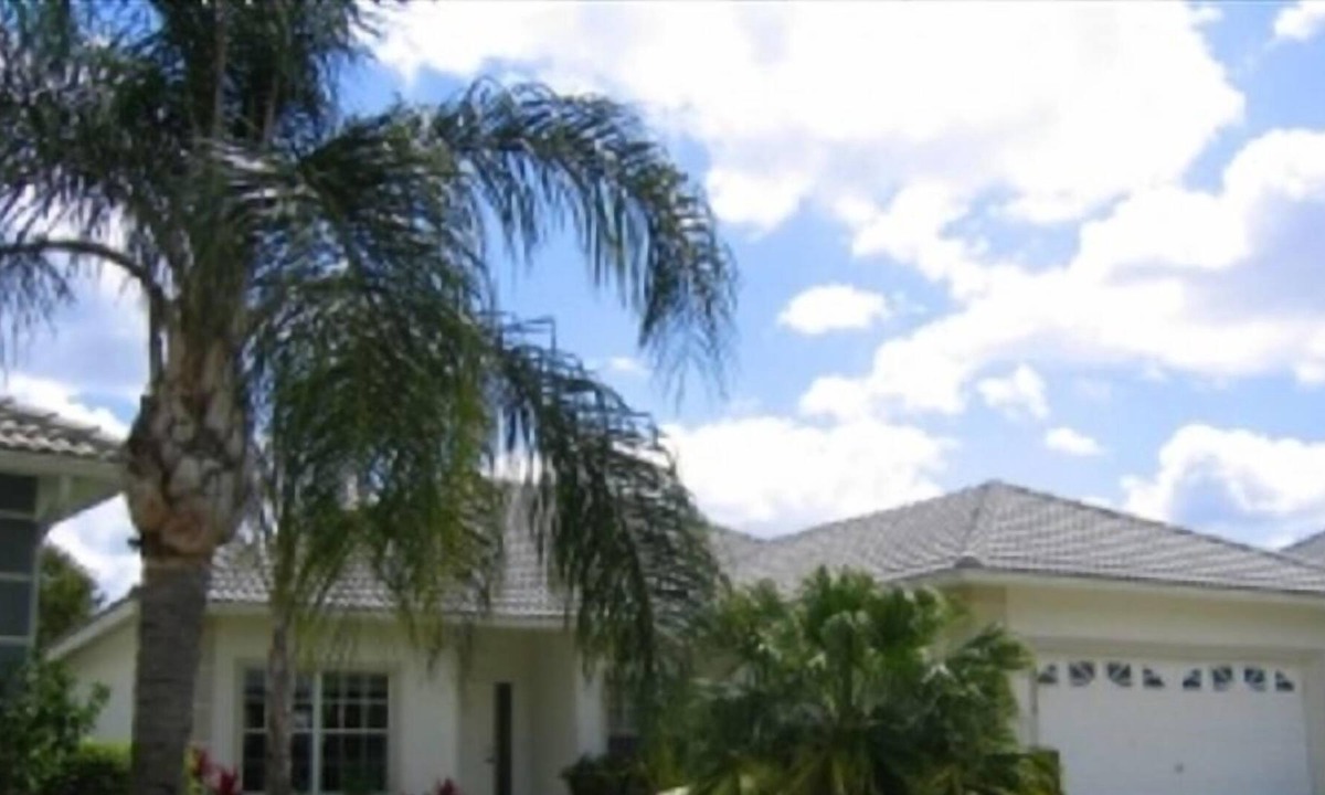Falcons Glen House | Beautiful home w / private pool in Lely Resort
