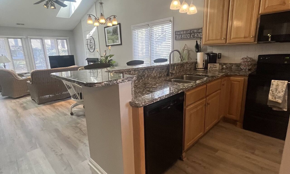 Vass Condo | Beautiful Lakeside Condo/The Maples Golf Course On Site/Golf Haven/Near Pinehurst & Southern Pines/40 Golf courses minutes awaySleeps 9