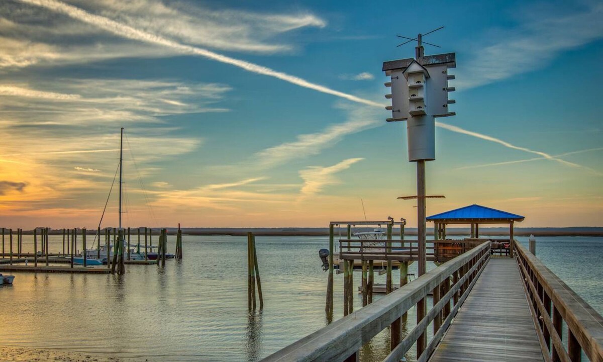 Daufuskie Island House | Beautiful Loft with Dock on Inter coastal Waterway Gorgeous Sunset Come by boat!