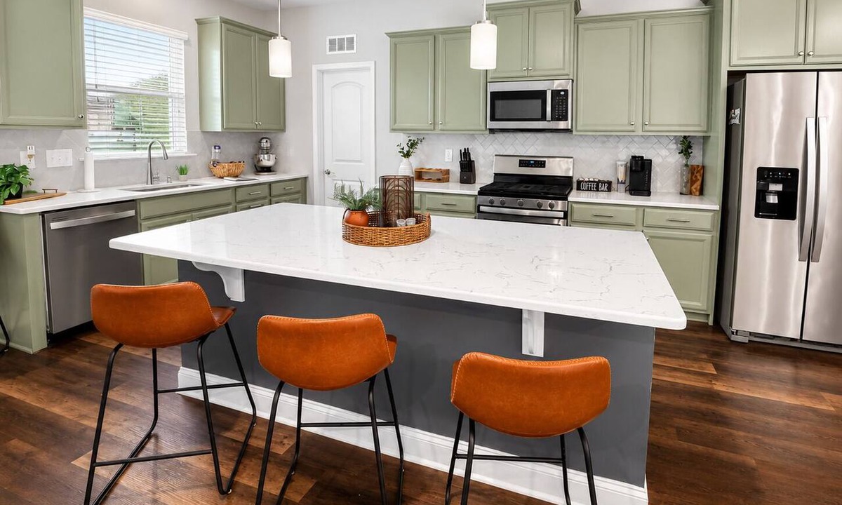 Fuquay-Varina House | Beautiful, modern Fuquay home with a gourmet kitchen! Right near the new Target!