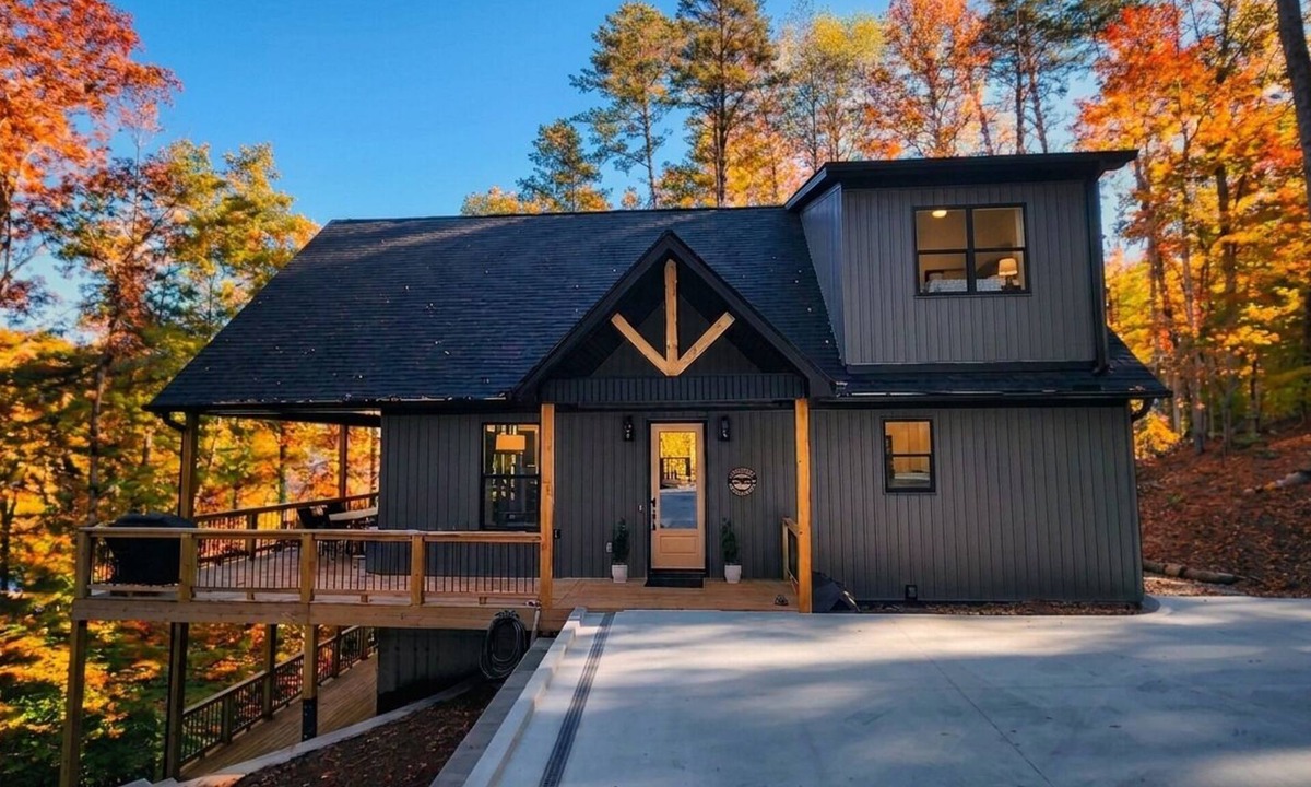 Sunset Cabin | BEAUTIFUL Newly Built Retreat w/Private Marina Boat Slip at Upper Lake Keowee!