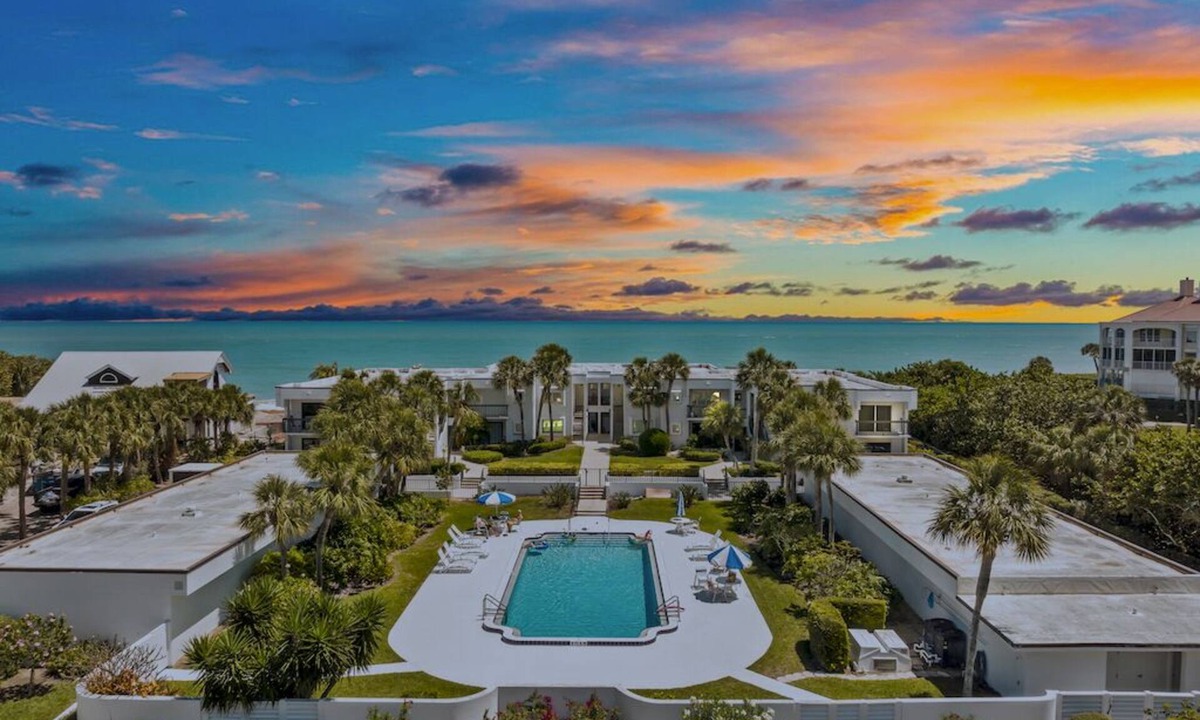 Indian River Shores Condo | Beautiful ocean front condo, with breath taking sunrises over the Atlantic Ocean